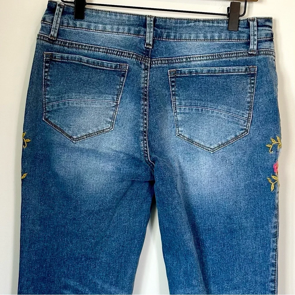 NWT Flamingals Floral Embroidered Boot Cut Jeans - Size: Large - Picture 7 of 13